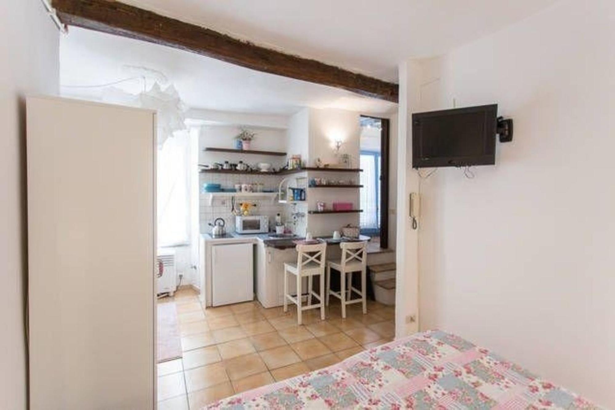 Appartamento Romantisches Studio Im Lebhaftesten Viertel Roms *