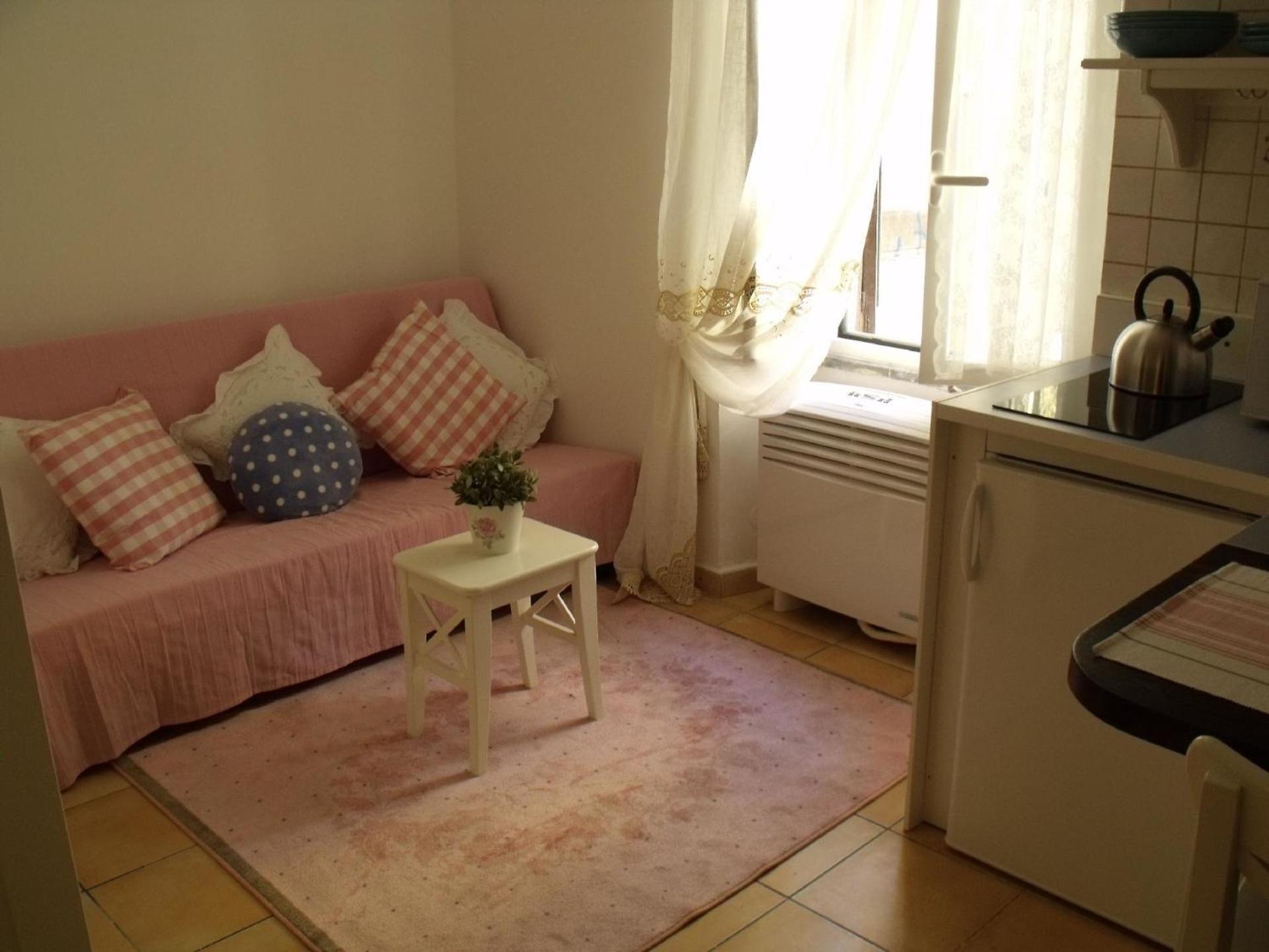 Romantisches Studio Im Lebhaftesten Viertel Roms Rome