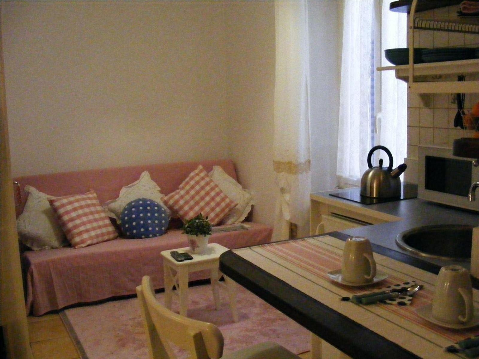 Apartment Romantisches Studio Im Lebhaftesten Viertel Roms