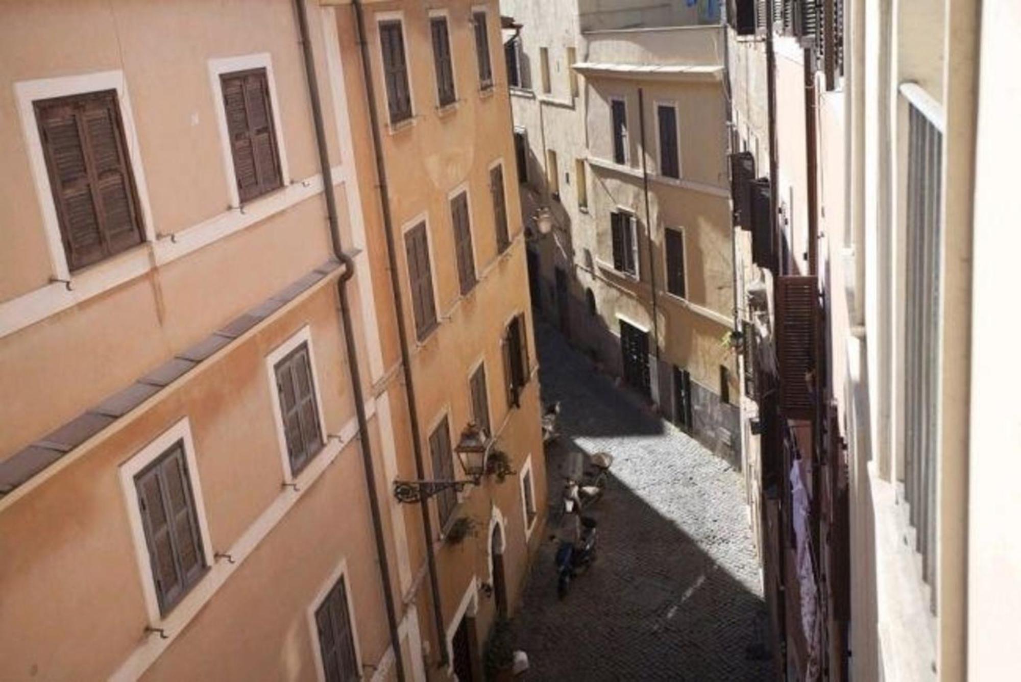 Apartment Romantisches Studio Im Lebhaftesten Viertel Roms Rome